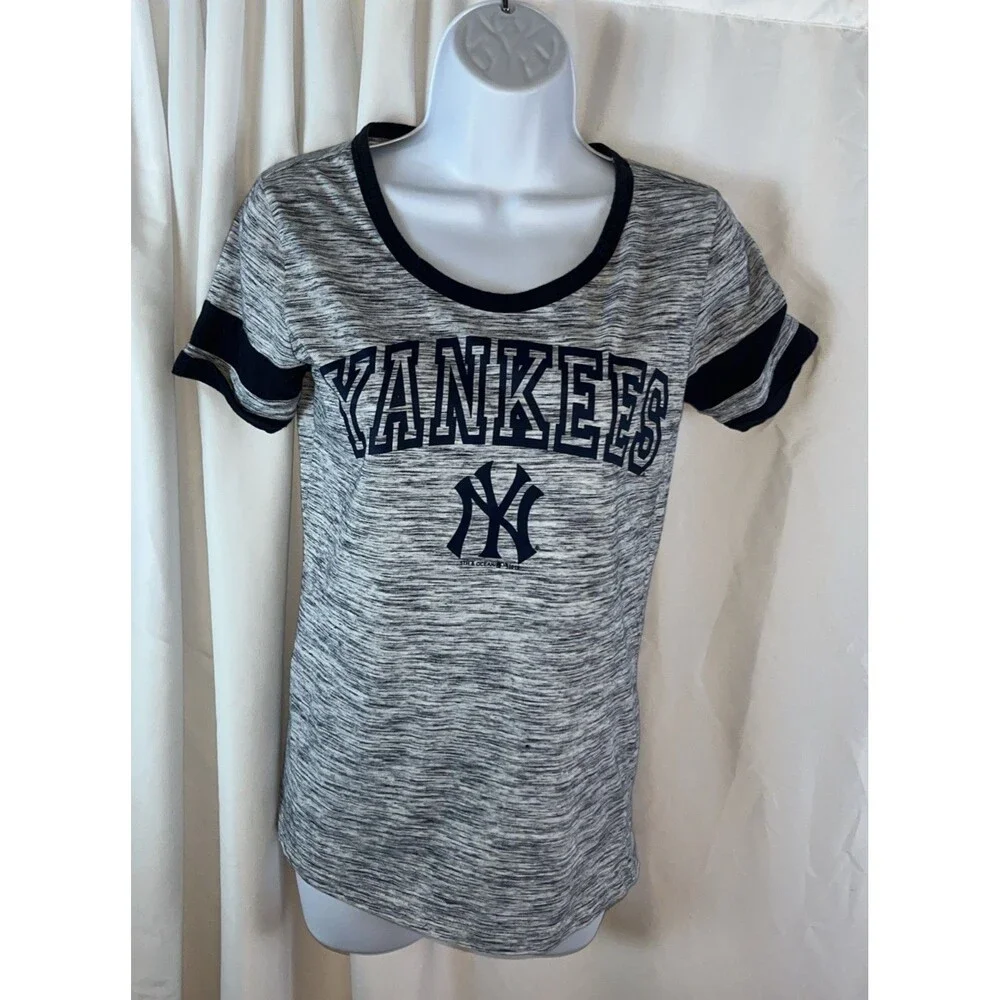 New Era Women’s Size XS New York Yankees Shirt Sports Space Dye Baseball